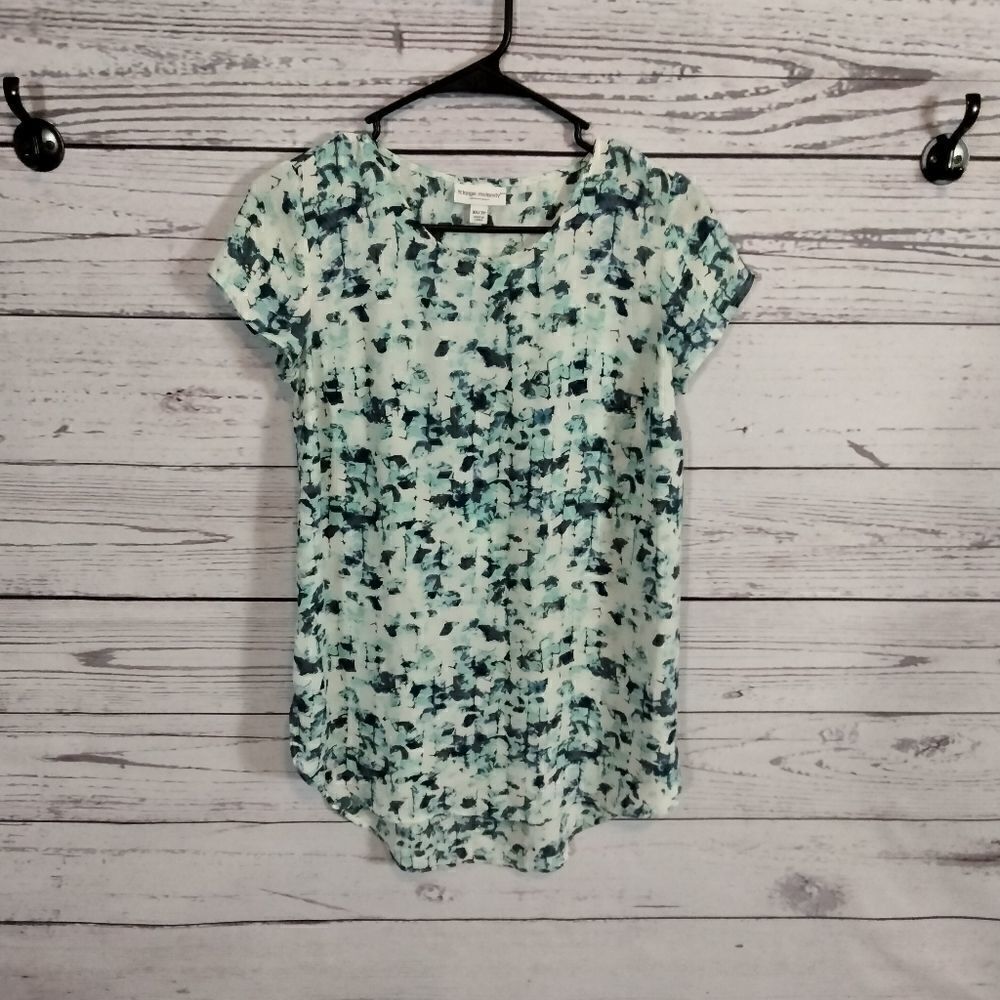 " Liz Lange maternity" woman's maternity blouse